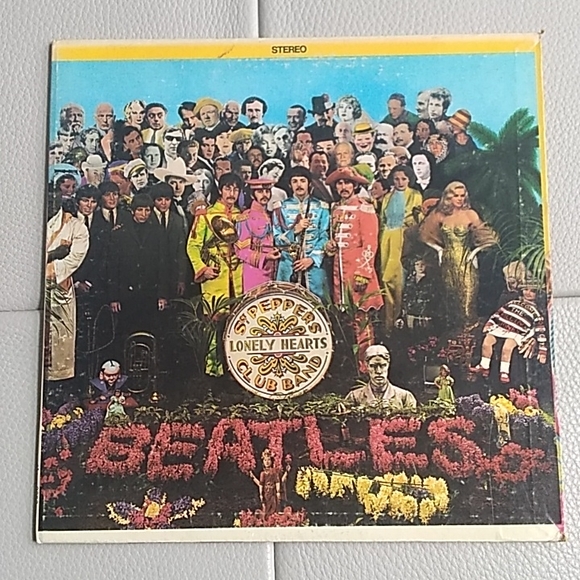 The Beatles - Sgt. Peppers Lonely Hearts Club Band - Picture 1 of 6